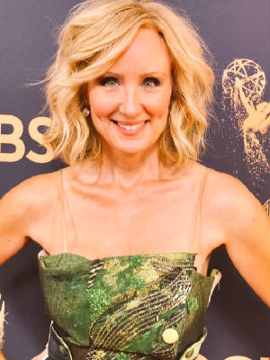 CARPETSHOTS/EMMY17CARPET.JPG